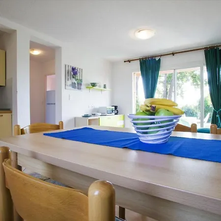 Marina Corsa Three 150 M From The - ギソナクシア